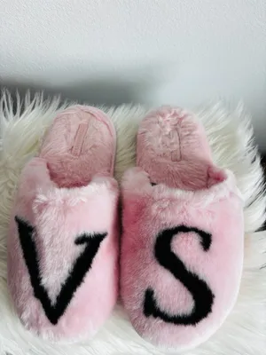 Victoria's Secret women's slippers in size M thumbnail 2