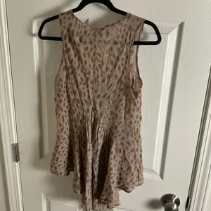 Cecico Leopard Print Sleeveless Blouse size medium thumbnail 6