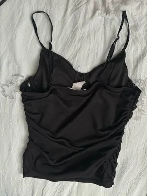Cupped black top Size M thumbnail 4