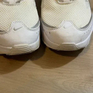 Nike Air Max AP Sneakers Womens 8 White Silver CU4870-102 Running Shoes Gym thumbnail 5