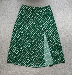 SHEIN Green Ditsy Floral Midi Skirt with Front Slit thumbnail 1