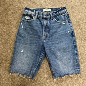 Abercrombie & Fitch High Rise 9” Shorts Medium Wash size 24 thumbnail 3