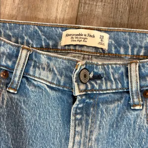 Abercrombie & Fitch The 90s Straight Ultra High Rise Jeans Size 8 thumbnail 4