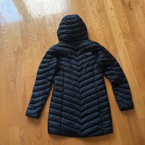 The North Face Women’s 800 Goose Down Fill Puffer Hooded Jacket thumbnail 4
