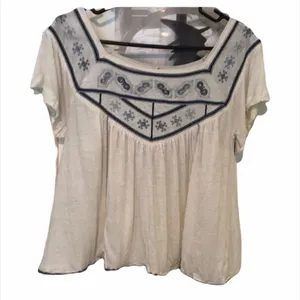 ✨ Free People Muse Embroidered Tee✨ thumbnail 5