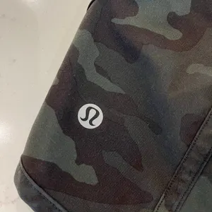 Lululemon Tracker Shorts in Green‎ Camo Size 4 thumbnail 4