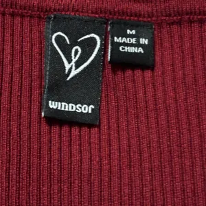 Windsor Sweater Women’s Size M Maroon/Burgundy V-Neck Ribbed Pullover Sweater thumbnail 9