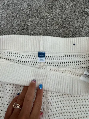 Old Navy Cream Crochet High-Waist Women’s Shorts thumbnail 2
