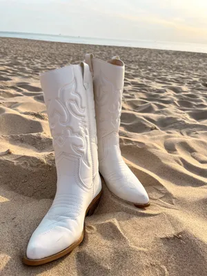 Cowgirl boots White Size 8.5 thumbnail 2