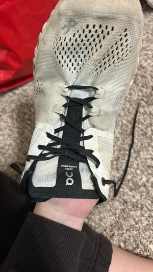 On Cloud Running Shoes thumbnail 8