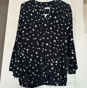 LOFT Outlet Black Floral V Neck Long Sleeve Blouse Top L Large NWT 100% Rayon thumbnail 1