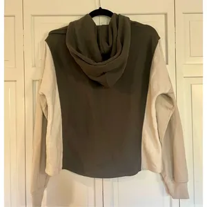 Abercrombie & Fitch Soft AF colorblock cropped hoodie small thumbnail 5