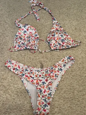 Bikini Size M thumbnail 1
