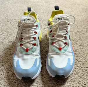 Nike Air Max 270 React Shoes thumbnail 2