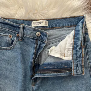 Abercrombie & Fitch 90’s Relaxed Jean thumbnail 3