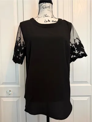 Lulu's Black Short Sleeve Lace Blouse thumbnail 1