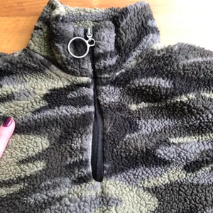 Camo Sherpa Quarter Zip S/M thumbnail 3