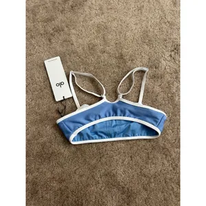 Alo Yoga Airlift Charger Bra Crystal Clear Blue/White XXS New RARE thumbnail 9