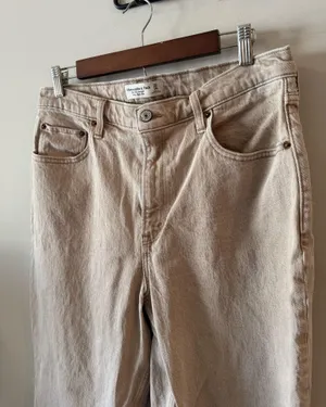Abercrombie & Fitch Curve Love High Rise 90s Straight Jean thumbnail 4