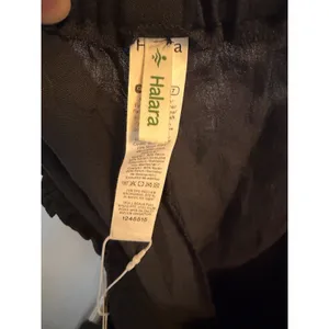 NWT Halara High Waisted Zipper Pocket Capri Linen Feel Pants in Black Size XL thumbnail 7