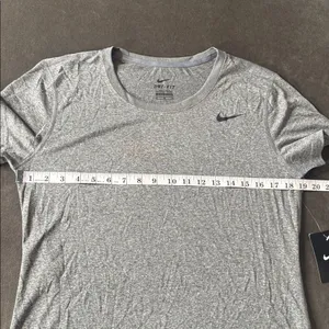 Nike Women’s Gray Dri-Fit Training T-Shirt Short Sleeve 453181-091 Size M NWT thumbnail 9