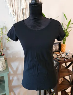 Downeast Scoop Neck Classic Tee Woman’s Size Medium.  thumbnail 1