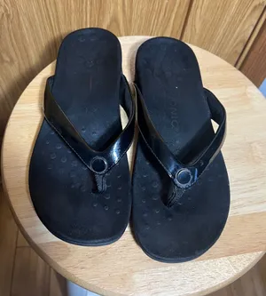 Vionic Black Patent Thong Sandals with Round Accent thumbnail 1