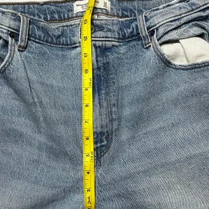 Abercrombie & Fitch 90s Straight Ultra High Rise Jeans Women’s Light Wash thumbnail 4