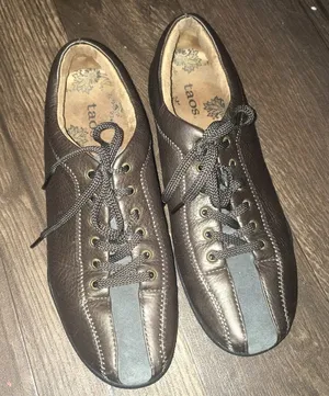 Taos Stealth brown lace up sneakers, size 7.5 thumbnail 1