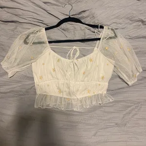 Le lis White star Puff Sleeve crop top thumbnail 5