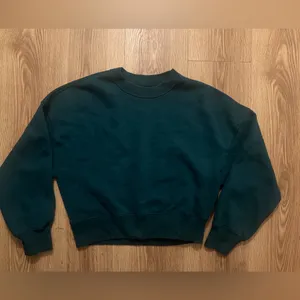 Abercrombie &Fitch Essential Crewneck thumbnail 2