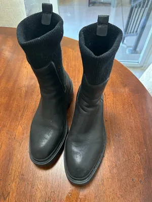 Black leather short boots Size 7 thumbnail 2