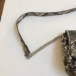 FINAL MARKDOWN Ladies mini cross body bag thumbnail 3