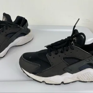 Nike Air Huarache Womens Black Sneakers Sz 8.5 thumbnail 8