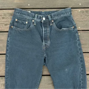 Levi's Straight Leg 501 Dark Wash Blue Denim Jeans w/ Distressed Knees thumbnail 7