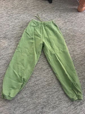 Women Green Jogger Sweatpants thumbnail 1