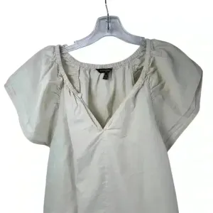 Banana Republic Women's Ivory‎ Flutter Sleeve Blouse Size M Casual thumbnail 2