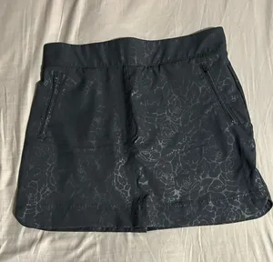 Orvis Women's Floral Embossed Pull-On Travel Skort Size M thumbnail 1