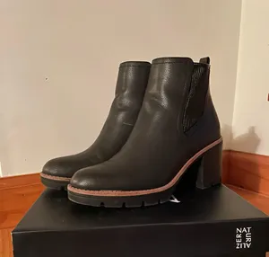 Naturalizer Madalynn Gore Booties thumbnail 1