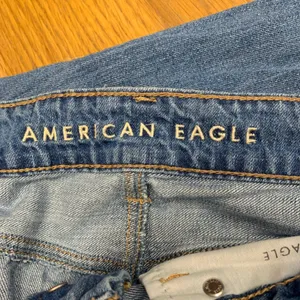 American Eagle Tomgirl Distressed Straight Leg Jeans Blue Button Fly Size 6‎ Reg thumbnail 7