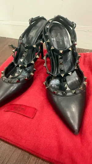 Valentino Garavani Rockstud Pumps Size 39 Black Leather Gunmetal Studs thumbnail 2