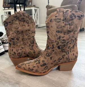 Miracle miles boots Multiple Size 7 thumbnail 1
