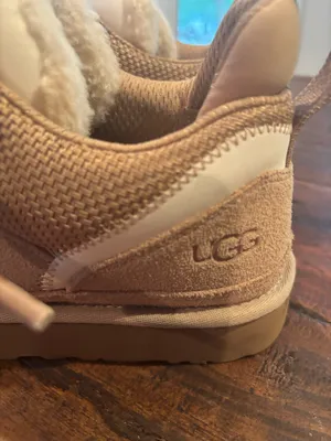 UGG size 9 like new condition thumbnail 6