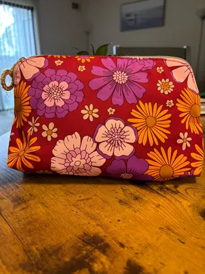 Estée Lauder Floral Cosmetic Pouch in Red, Pink & Purple thumbnail 4