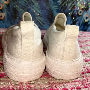 H&M Size 8 White Slip On Shoes thumbnail 8