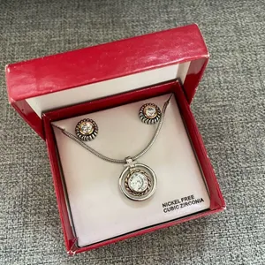 New NIB Nickel Free Cubic Zirconia Necklace Earrings Set Gift thumbnail 2