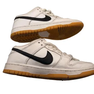 Nike Dunk Low White Black SZ 6 Classic Retro Leather Sneakers Casual Streetwear thumbnail 6
