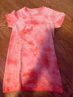 Lululemon shirt thumbnail 1