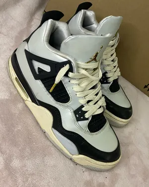 Nike AIR JORDAN 4 Retro (GS) Pure Platinum Gold (FZ8585 070) Boys Size 6.5Y thumbnail 1