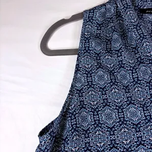 Ava Christine‎ Blue & White Geometric Sleeveless Blouse Split Neck Top Navy M thumbnail 7